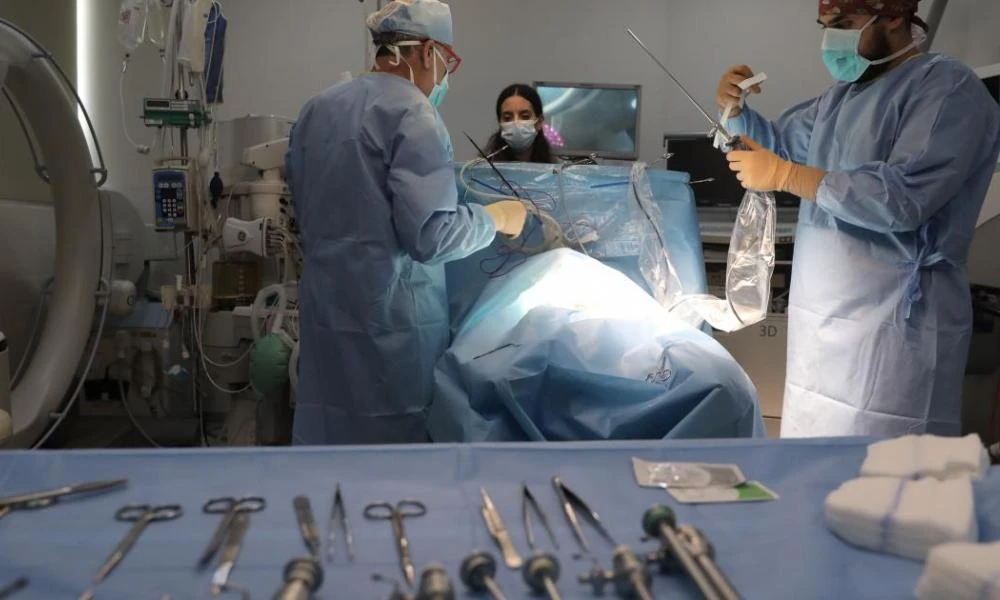 ΠΑΓΝΗ: Kαταγγελία ότι χειρούργησαν σε απογευματινό ιατρείο ορθοπεδικό περιστατικό